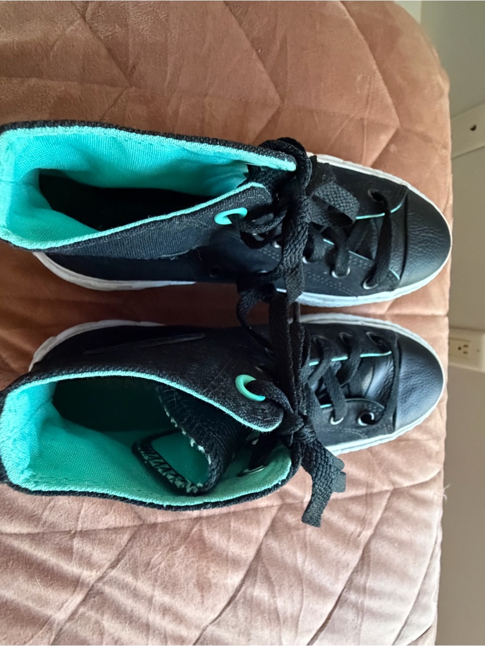 Converse size 6.5 Platform Lace-Up Sneakers in Black and White - Picture 4 of 7